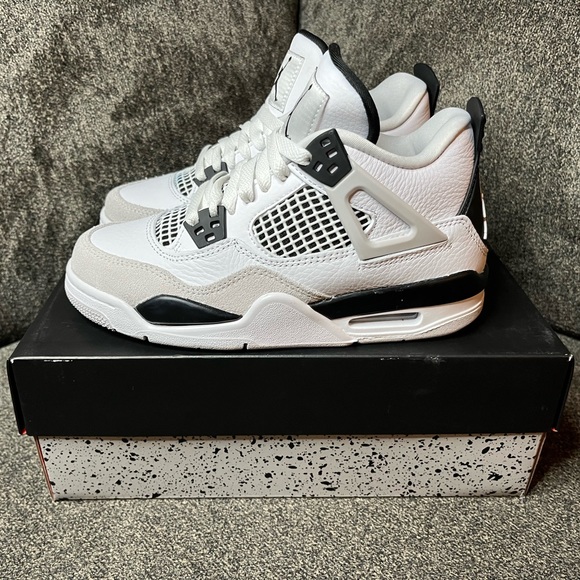 Air Jordan 4 Retro GS 'Military
Black' - Picture 3 of 9